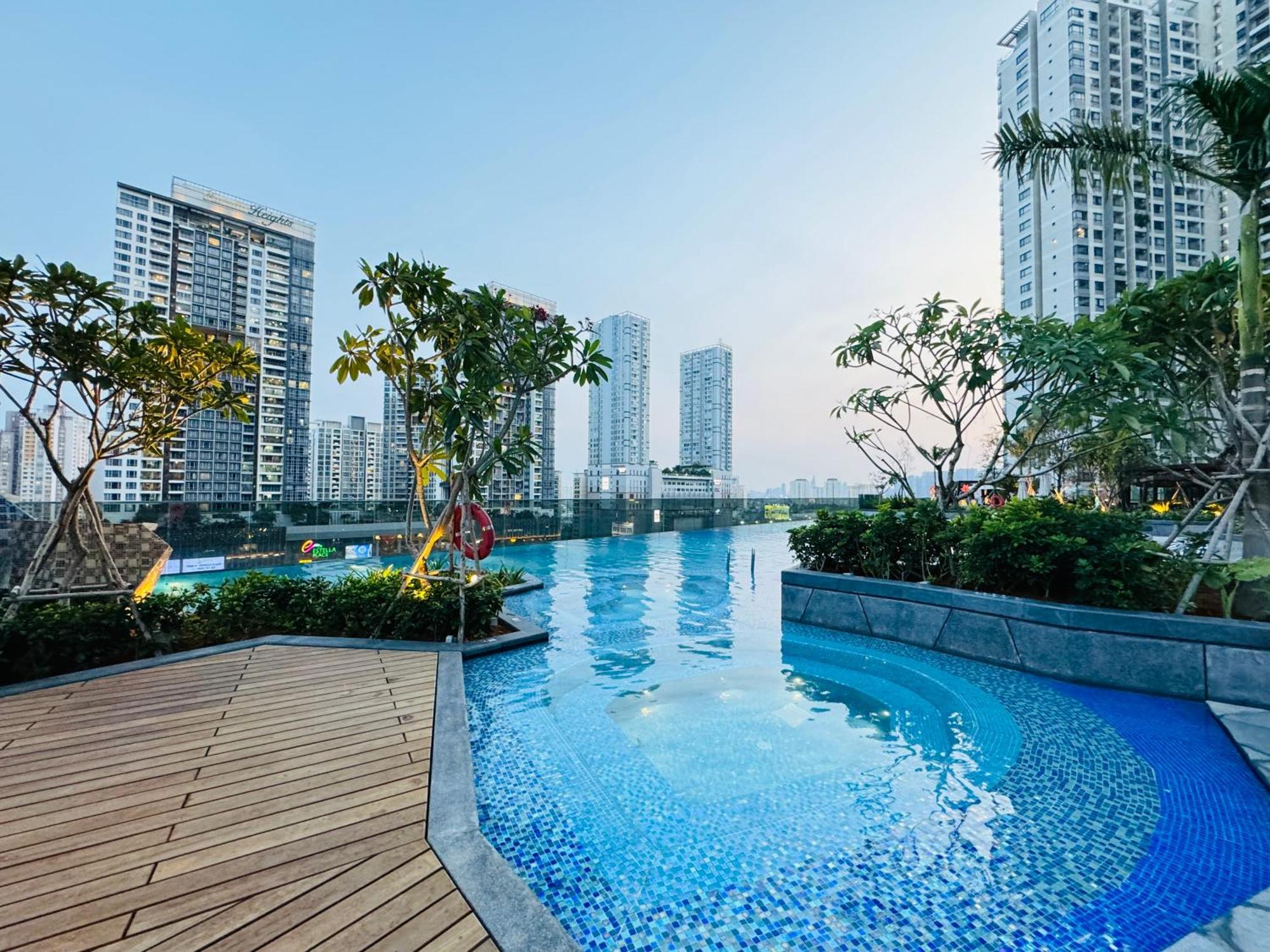 Luxury Condotel In Lumiere Riverside Apartment *